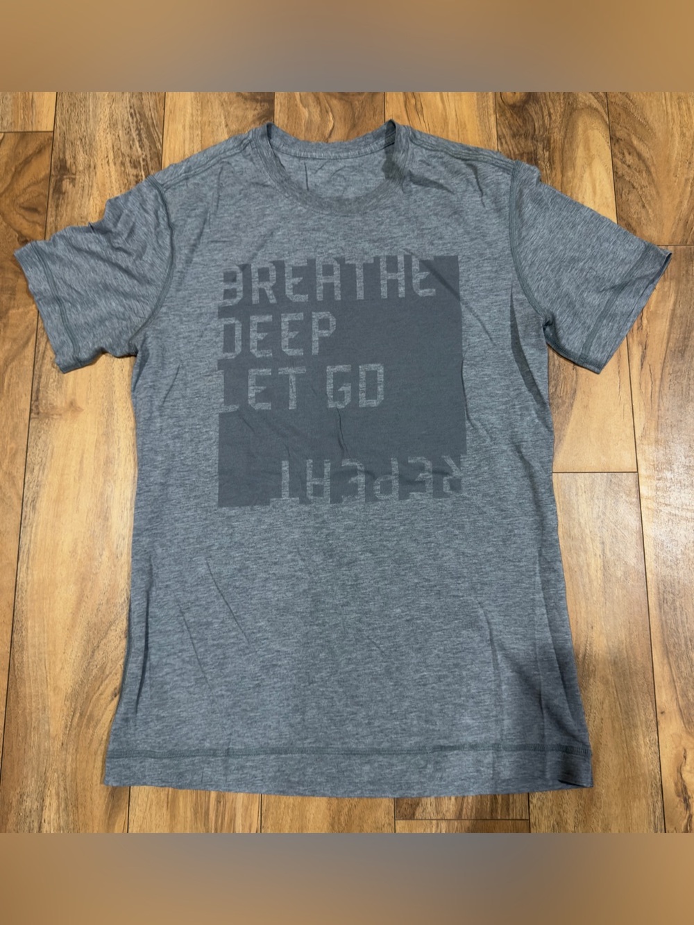 LULULEMON Men’s Breathe Deep Let Go T-Shirt Graphic Print in Gray Gym Athletic